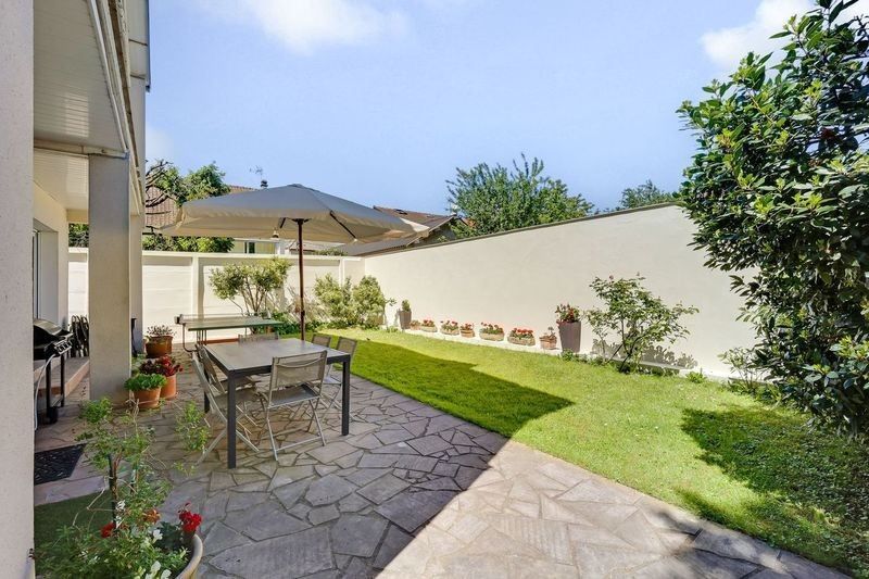 maison contemporaine 7 pièces en vente sur LES PAVILLONS SOUS BOIS (93320)