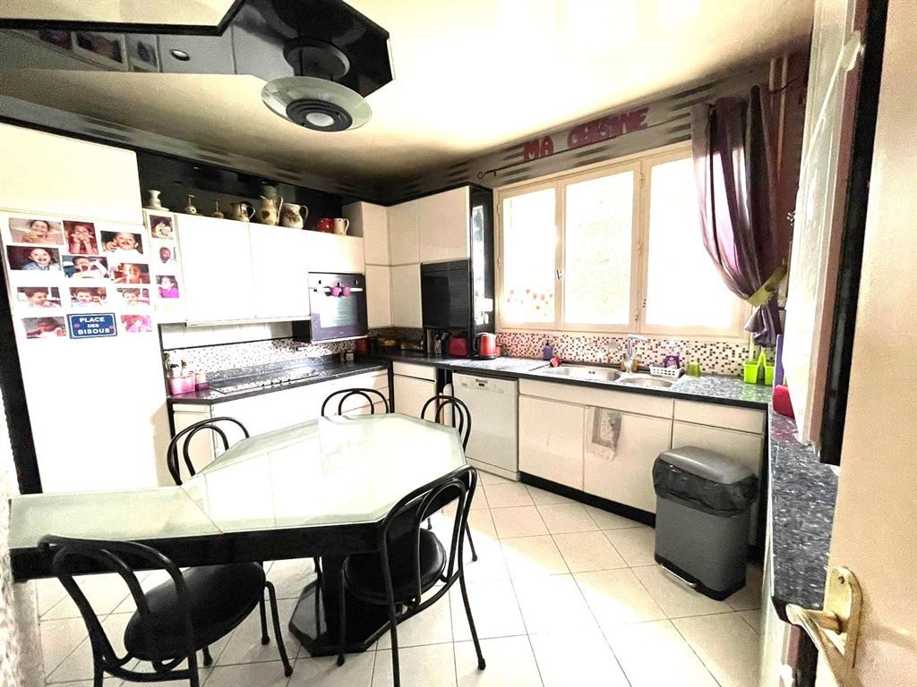 maison traditionnelle 7 pièces en vente sur LES PAVILLONS SOUS BOIS (93320)