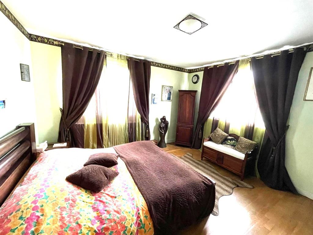 maison traditionnelle 7 pièces en vente sur LES PAVILLONS SOUS BOIS (93320)